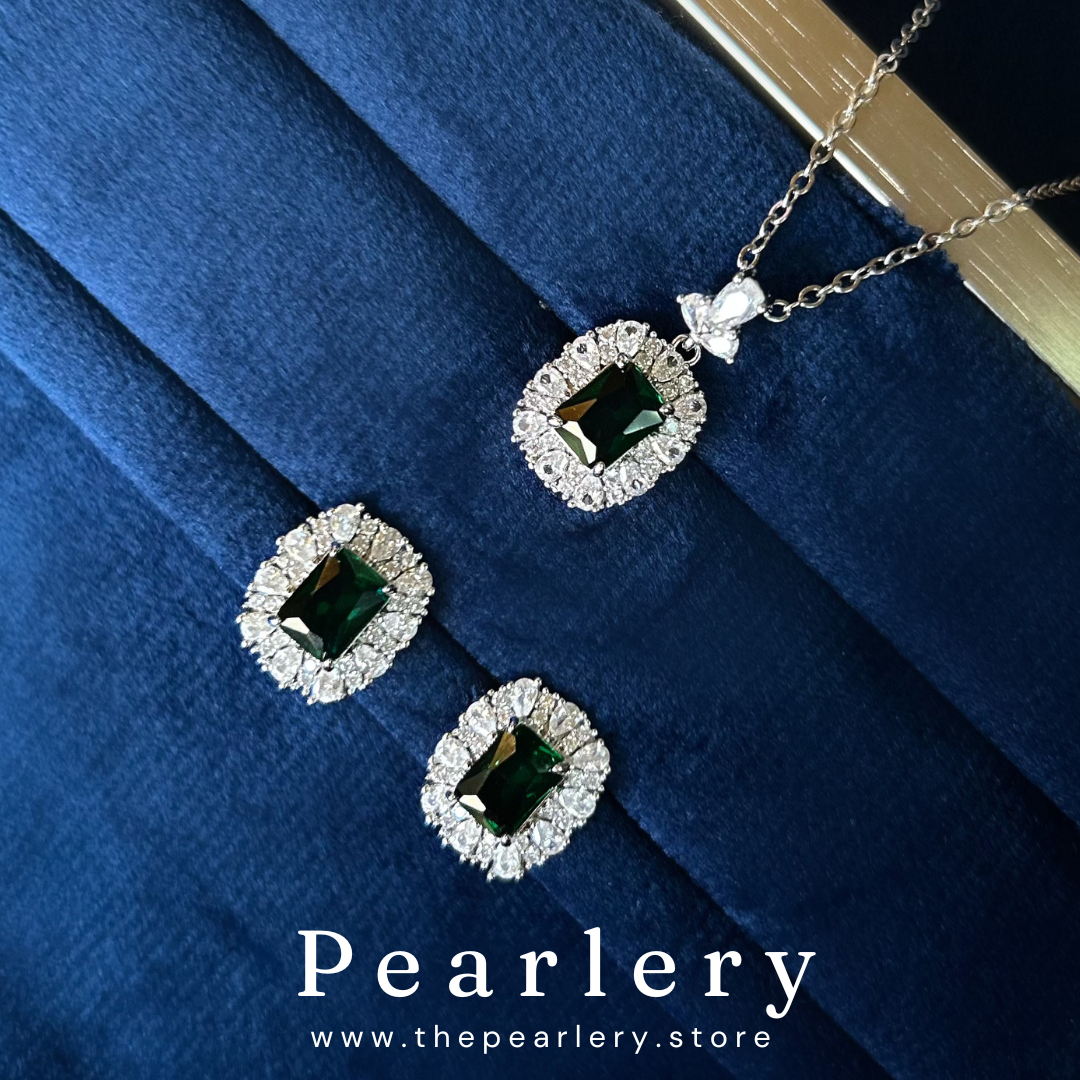 Inaya Pendant Set