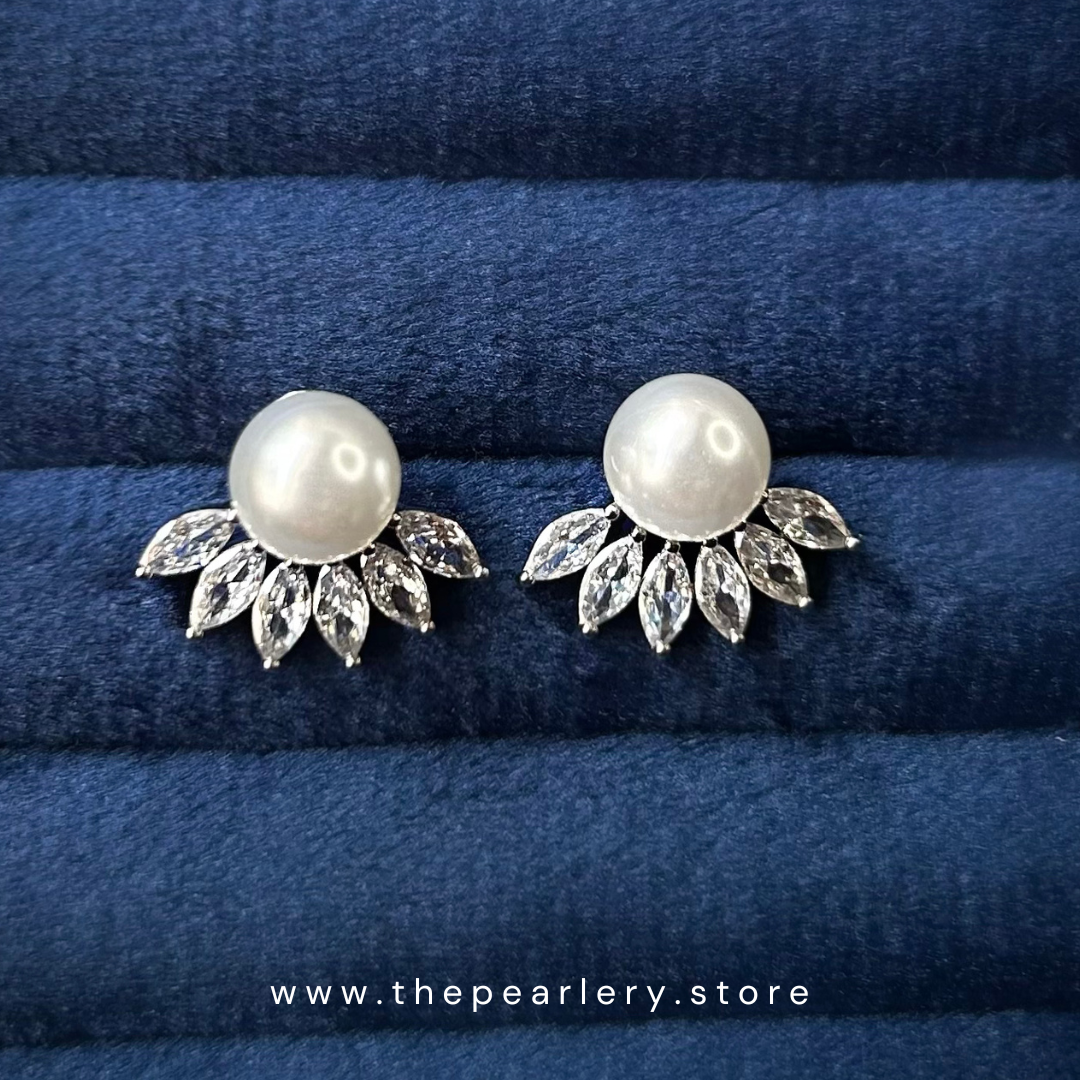 Pearl Éclat Studs