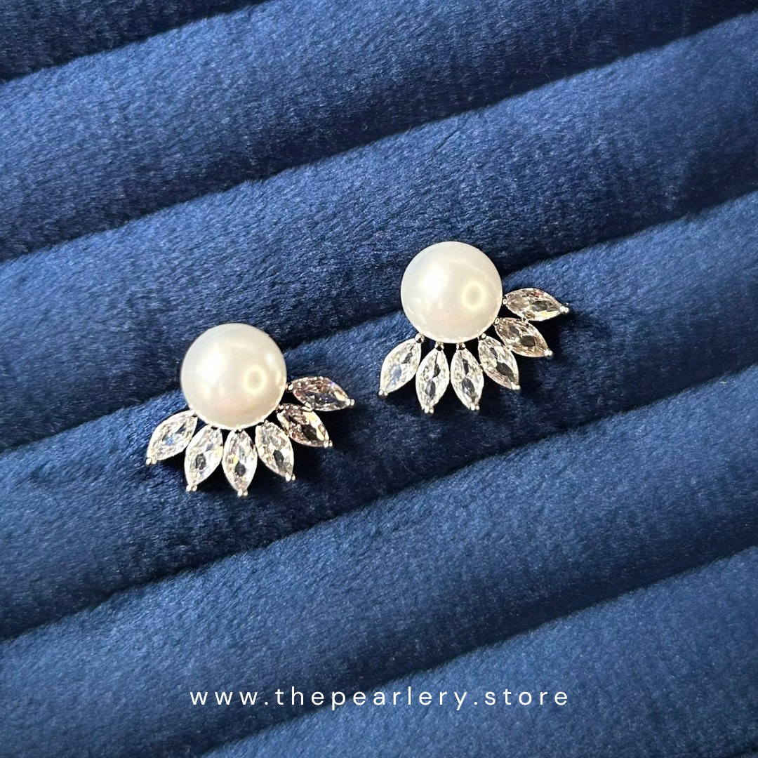 Pearl Éclat Studs