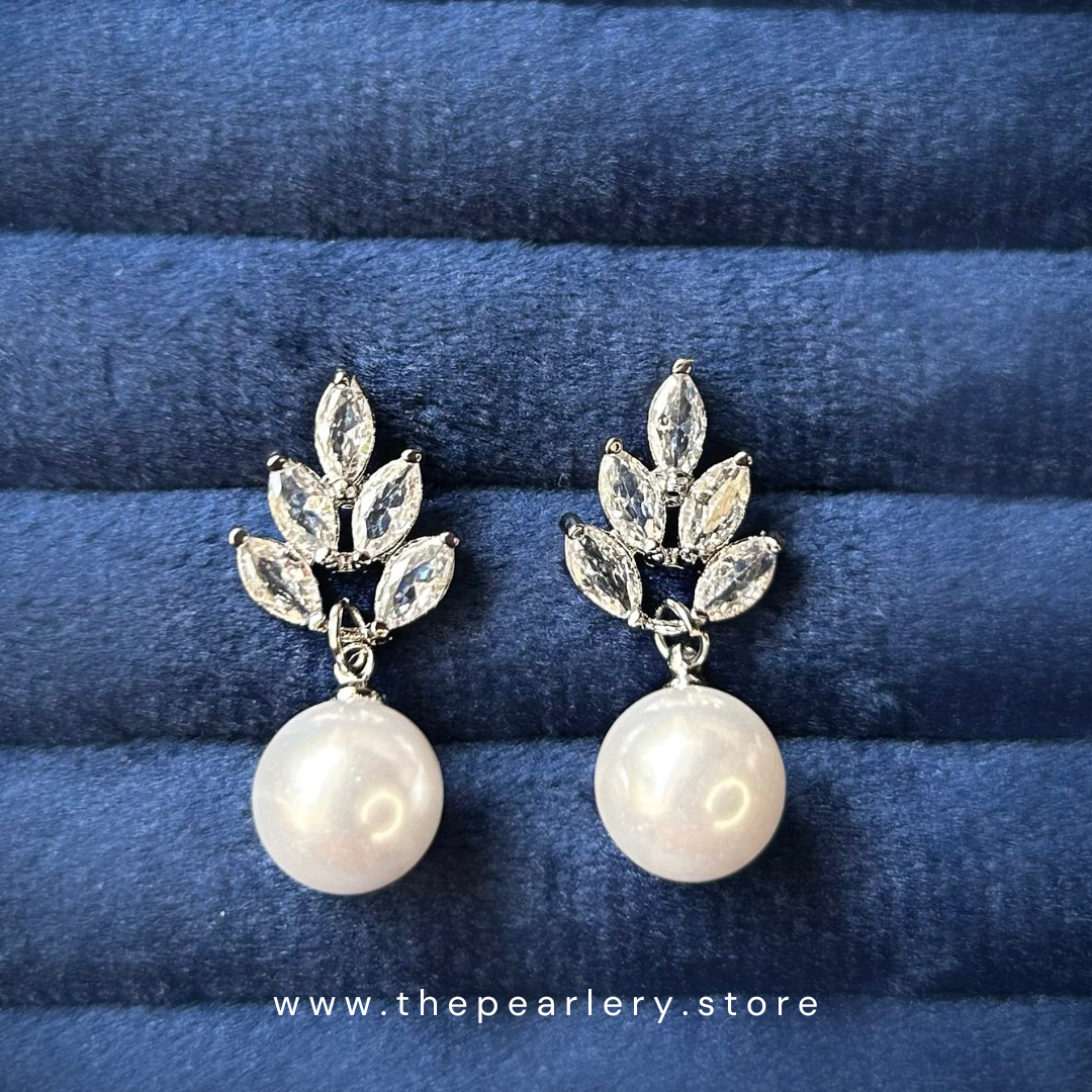Élan Pearl Earrings