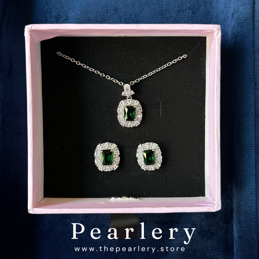 Inaya Pendant Set