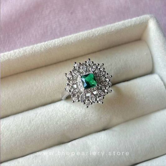 Emerald Enigme Ring