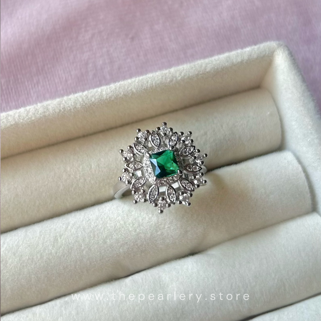 Emerald Enigme Ring