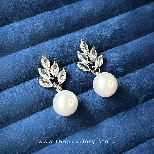 Élan Pearl Earrings